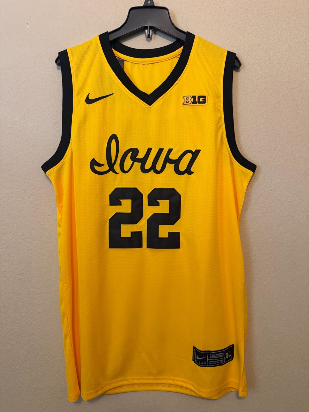 NWT Nike Iowa Hawkeyes Caitlin Clark #22 Basketball Jersey Men’s XL Yellow